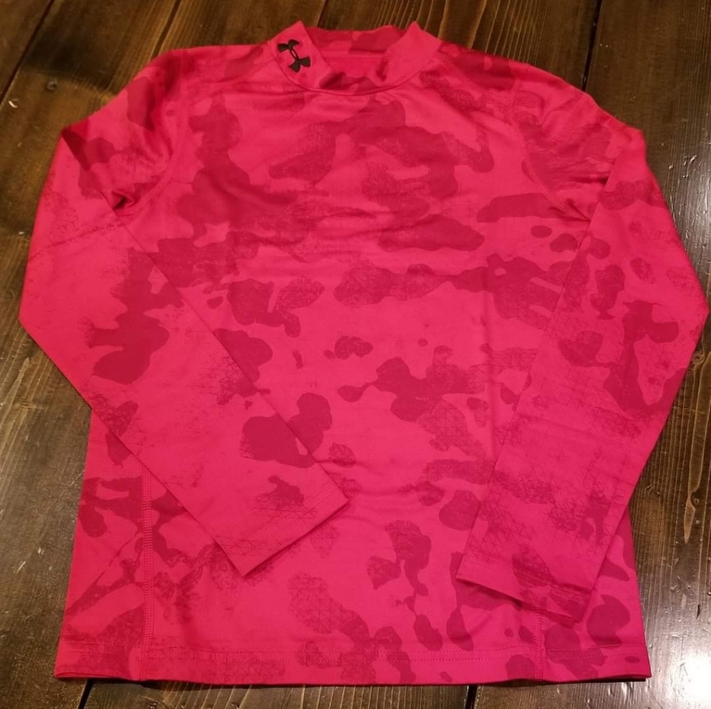 Under Armour Longsleeved Shirt Size YMD Like New!